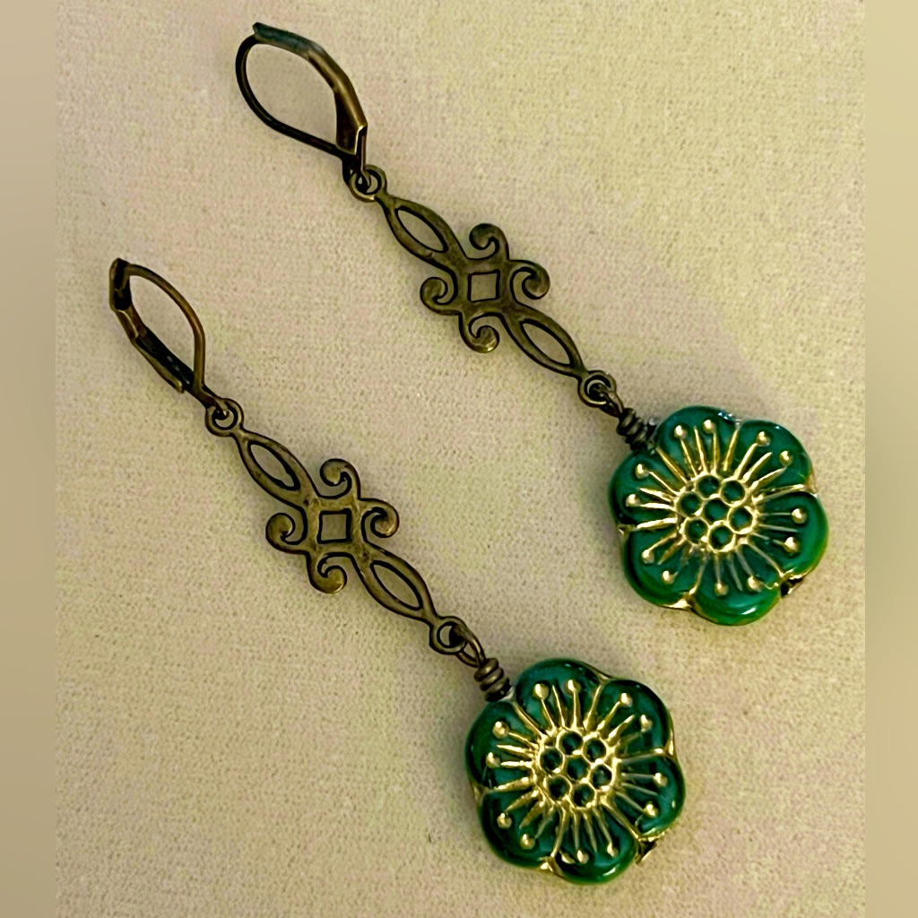 New Gorgeous Forest Green Gold Czech Glass Flower Earrings 14$